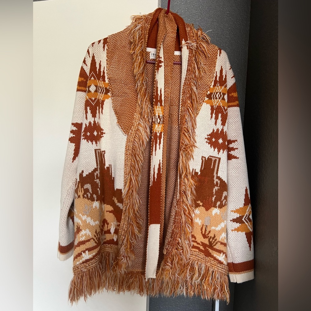 IDYLLWIND Sweater! Size s/p. Perfect for being cozy when it’s cold!